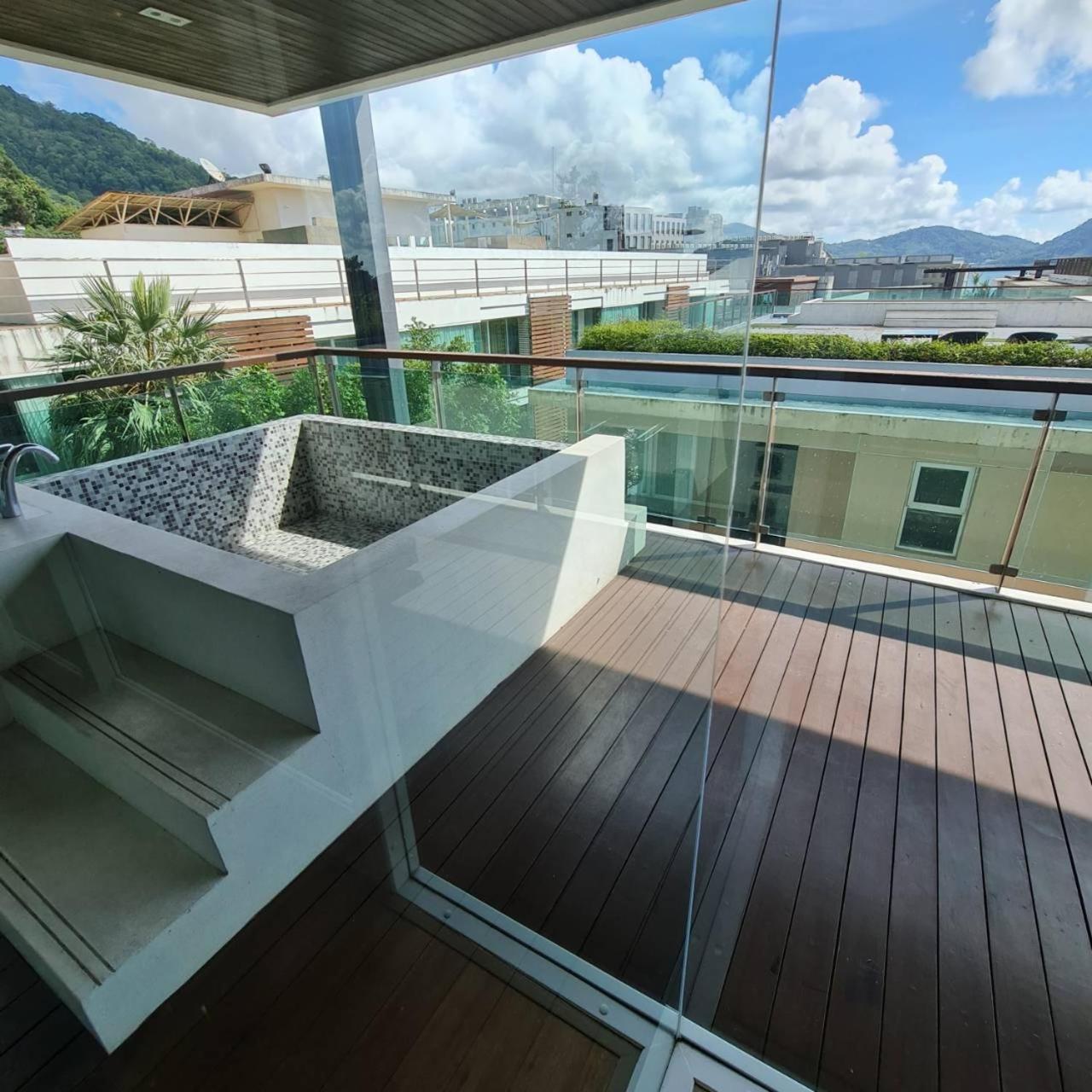 The Privilege Residence Patong Buitenkant foto