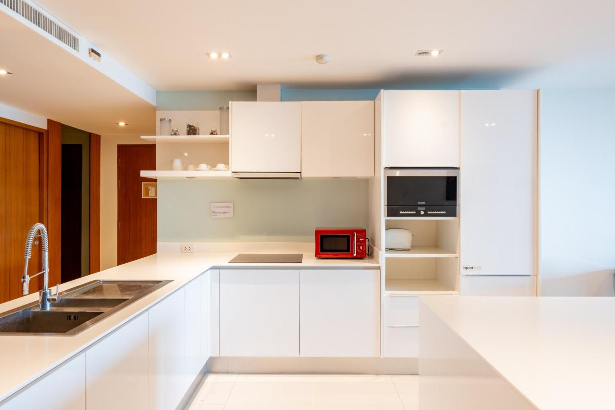 The Privilege Residence Patong Buitenkant foto